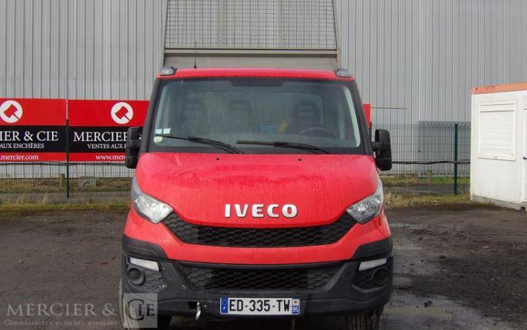 IVECO 35C13 BENNE AVEC COFFRE ACIER DIESEL – KILOMETRAGE INCERTAIN – ANNEE 2016 ROUGE ED-335-TW