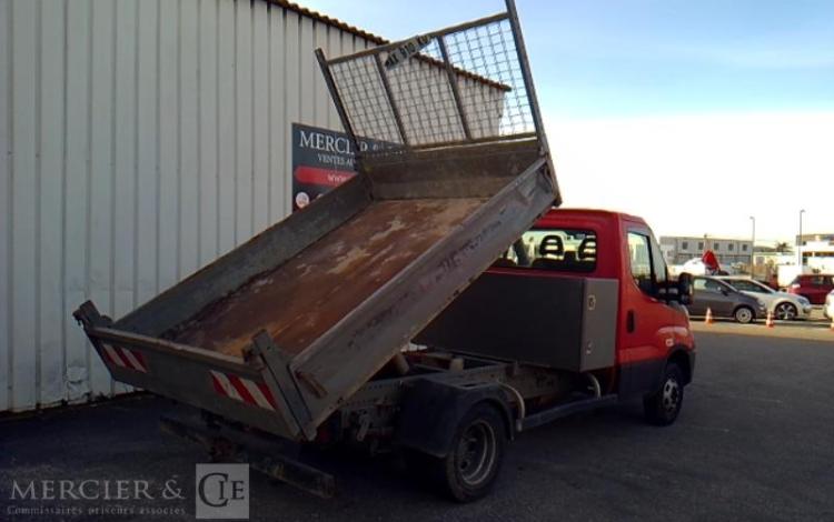 IVECO 35-130 BENNE SIMPLE CABINE COFFRE ROUGE EE-359-CR