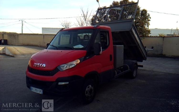 IVECO 35-130 BENNE SIMPLE CABINE COFFRE ROUGE EE-359-CR