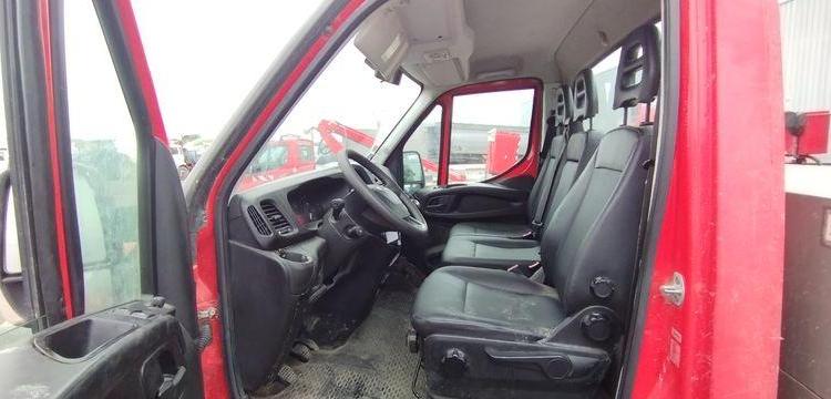 IVECO 35C13 AVEC COFFRE ACIER DIESEL – 130212 KMS – ANNEE 2016 ROUGE EE-570-GG