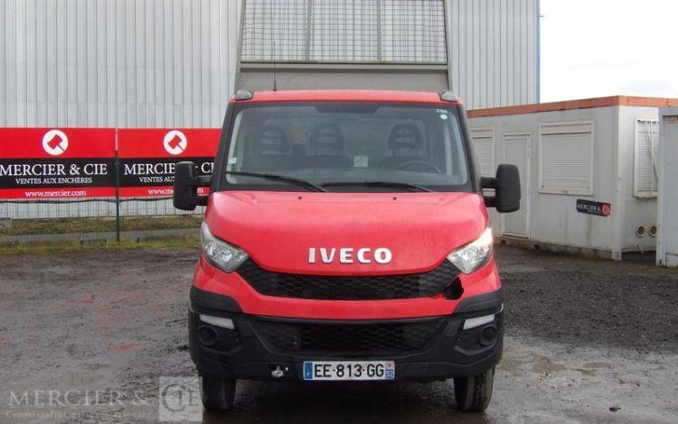 IVECO 35C13 BENNE AVEC COFFRE ACIER- DIESEL – 84435 KMS – ANNEE 2016 ROUGE EE-813-GG