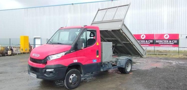 IVECO 35C13 BENNE AVEC COFFRE ACIER- DIESEL – 84435 KMS – ANNEE 2016 ROUGE EE-813-GG