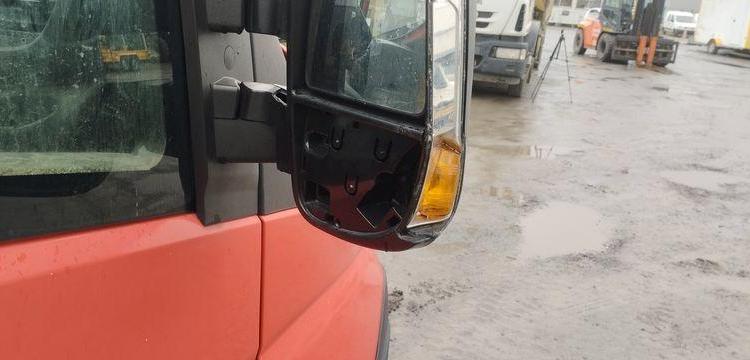 IVECO 35C13 BENNE AVEC COFFRE ACIER- DIESEL – 84435 KMS – ANNEE 2016 ROUGE EE-813-GG