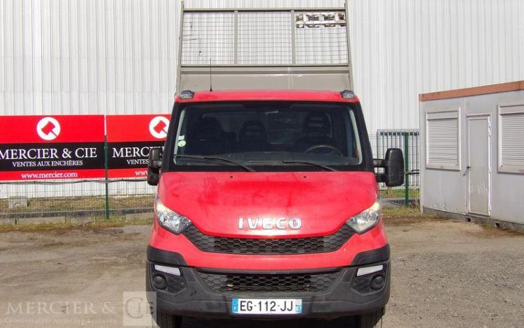 IVECO 35C13 BENNE AVEC COFFRE ACIER – DIESEL – 149327 KMS – ANNEE 2016 ROUGE EG-112-JJ