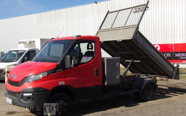 IVECO 35C13 BENNE AVEC COFFRE ACIER – DIESEL – 149327 KMS – ANNEE 2016 ROUGE EG-112-JJ