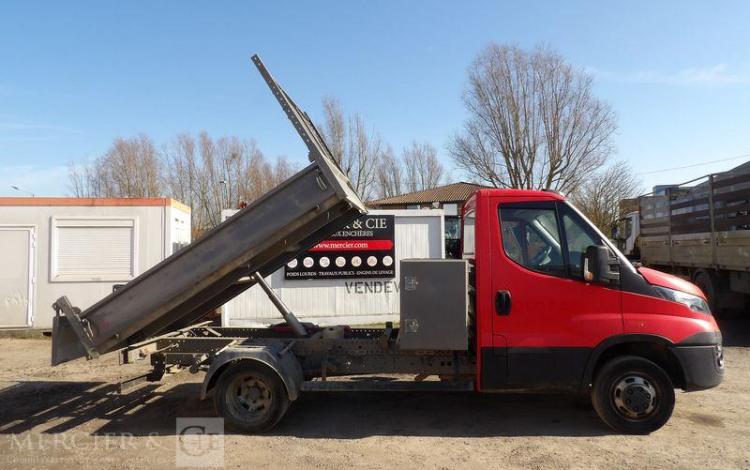 IVECO 35C13 BENNE AVEC COFFRE ACIER – DIESEL – 149327 KMS – ANNEE 2016 ROUGE EG-112-JJ