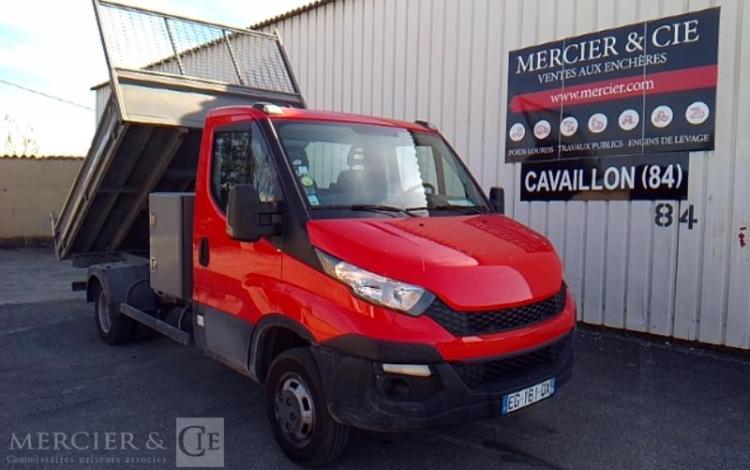 IVECO 35-130 BENNE SIMPLE CABINE COFFRE ROUGE EG-161-QX