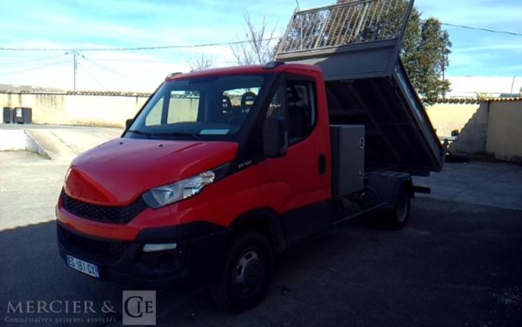 IVECO 35-130 BENNE SIMPLE CABINE COFFRE ROUGE EG-161-QX