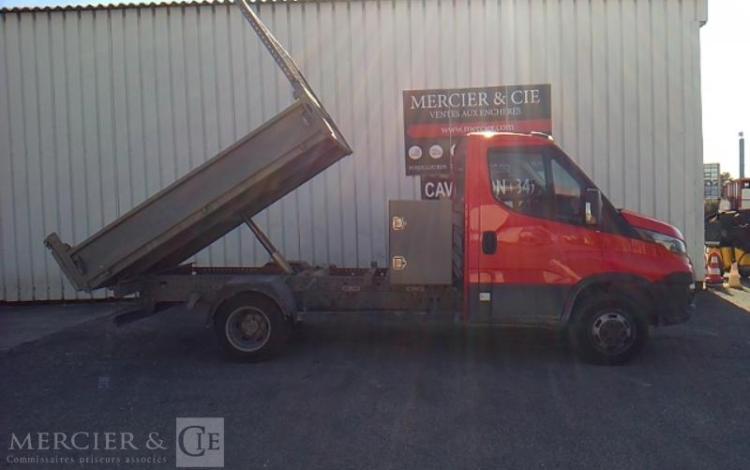 IVECO 35-130 BENNE SIMPLE CABINE COFFRE ROUGE EG-161-QX