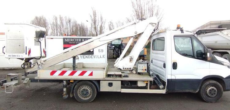 IVECO DAILY AVEC NACELLE MULTITEL 160ALU – 16M – DIESEL – 3264 HEURES – 125424 KMS BLANC EH-440-PK