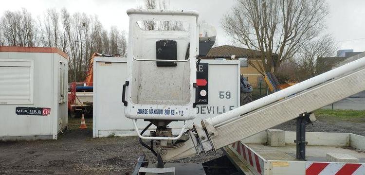 IVECO DAILY AVEC NACELLE MULTITEL 160ALU – 16M – DIESEL – 3264 HEURES – 125424 KMS BLANC EH-440-PK