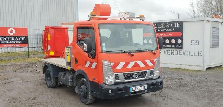 NISSAN CABSTAR AVEC NACELLE FRANCE ELEV TOPY11 – 10M – 1160 HEURES – 124439 KMS ROUGE EJ-747-TK