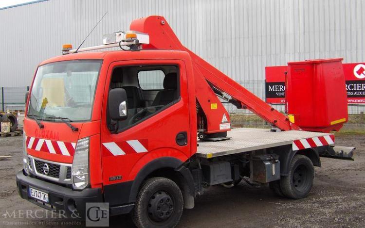 NISSAN CABSTAR AVEC NACELLE FRANCE ELEV TOPY11 – 10M – 1160 HEURES – 124439 KMS ROUGE EJ-747-TK