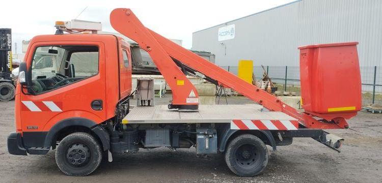 NISSAN CABSTAR AVEC NACELLE FRANCE ELEV TOPY11 – 10M – 1160 HEURES – 124439 KMS ROUGE EJ-747-TK