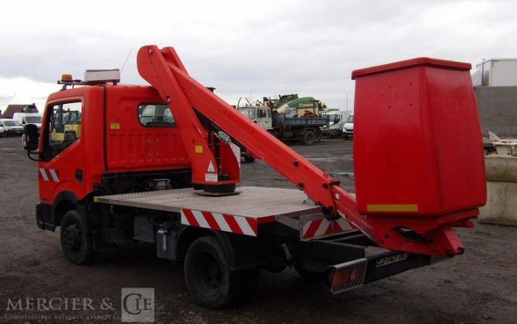 NISSAN CABSTAR AVEC NACELLE FRANCE ELEV TOPY11 – 10M – 1160 HEURES – 124439 KMS ROUGE EJ-747-TK