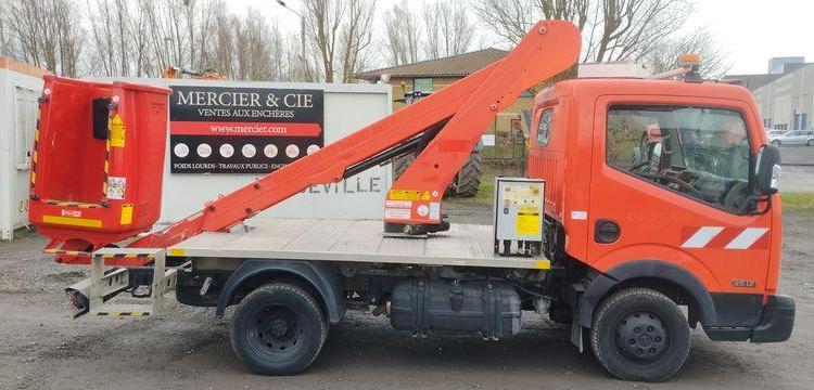 NISSAN CABSTAR AVEC NACELLE FRANCE ELEV TOPY11 – 10M – 1160 HEURES – 124439 KMS ROUGE EJ-747-TK