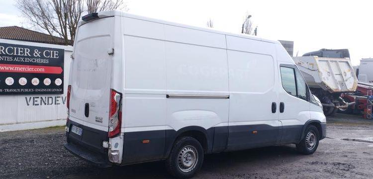 IVECO DAILY VI 35S16 2,3D – 16V TURBO HI-MATIC 156CV BOITE AUTO – DIESEL – 235680 KM BLANC FW-766-EK