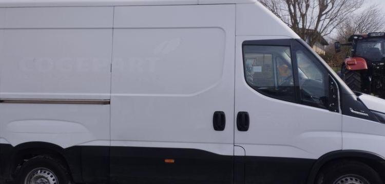 IVECO DAILY VI 35S16 2,3D – 16V TURBO HI-MATIC 156CV BOITE AUTO – DIESEL – 235680 KM BLANC FW-766-EK